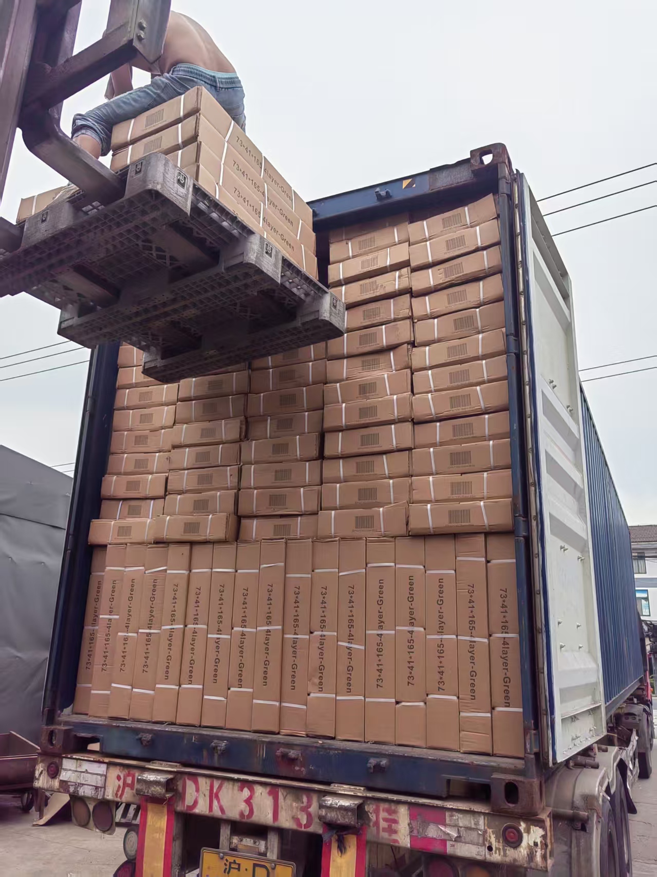 40HQ container loading of XINGYE supermarket gondola shelving