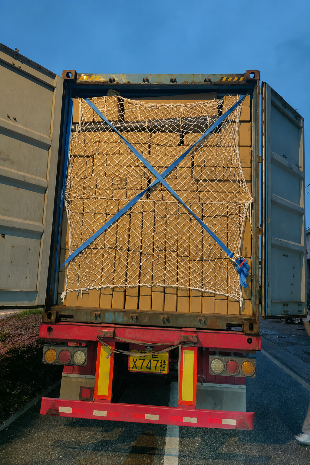 Retail shelving export loading process at the factory