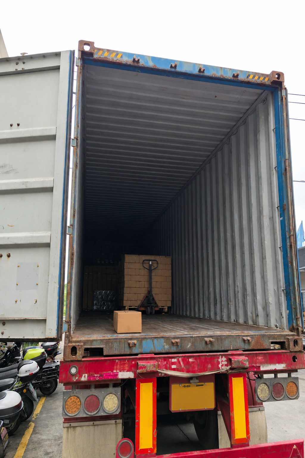 Supermarket shelving container loading for an export order